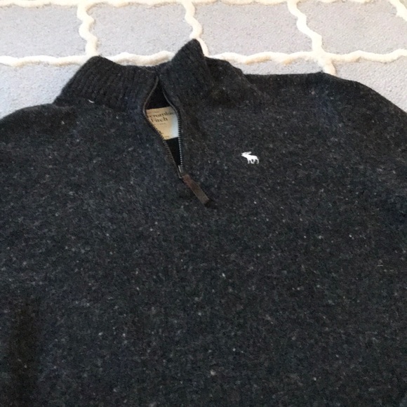 Abercrombie and Fitch quarter zip - Picture 2 of 4